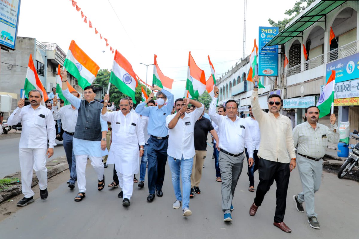 nssmkbu's tweet photo. "Run for Tiranga" organised at Botad, Gujarat by MK Bhavnagar University. Thousands of NSS Volunteers took part at the event today. 
@nssgujarat @_NSSIndia @YASMinistry @PMOIndia #HarGharTiranga https://t.co/w61kYP7Hy8