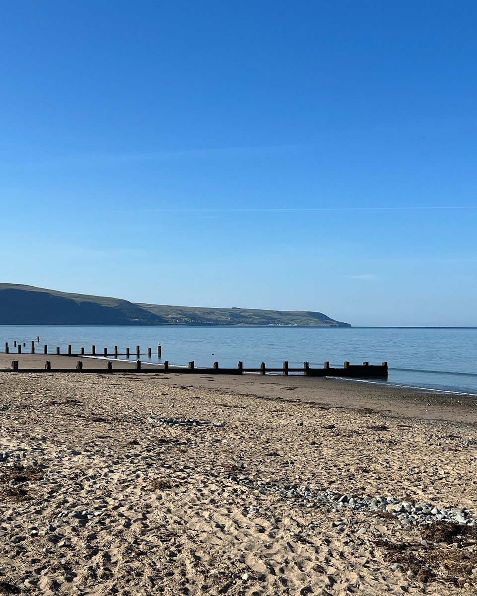 Craig74's tweet photo. Peaceful. The perfect place to recharge #Barmouth #beachlife https://t.co/79mGM4ooaa