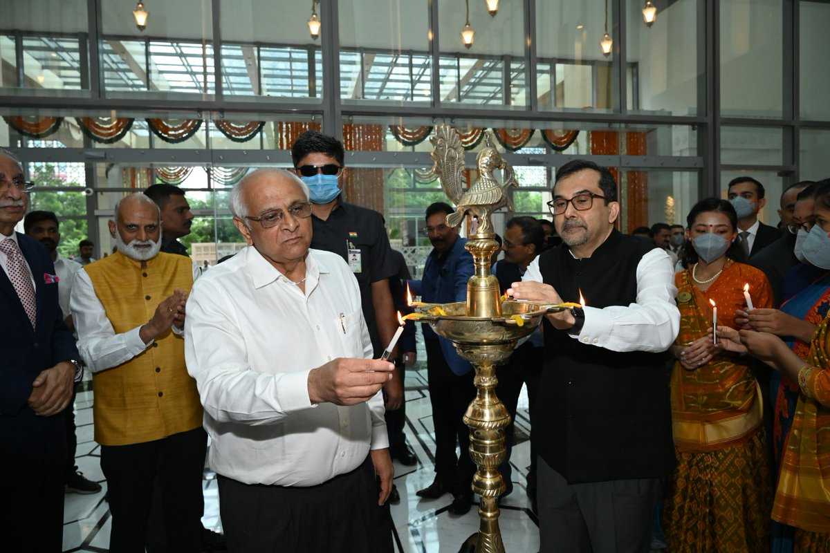 ITCCorpCom's tweet photo. Our gratitude to Shri Bhupendrabhai Patel, Hon’ble Chief Minister of Gujarat, for kindly inaugurating ITC Narmada luxury hotel in Ahmedabad, in the presence of ITC Chairman Shri Sanjiv Puri and Shri Nakul Anand, Executive Director.
@Bhupendrapbjp  @CMOGuj  @ITCHotels https://t.co/vdqG5uZjWH