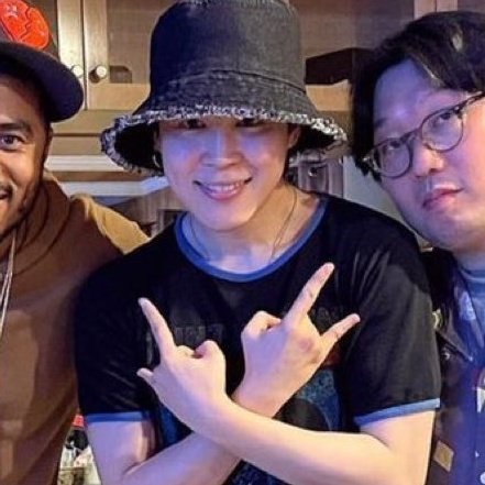 lsminpics's tweet photo. 🤘

#JIMIN #지민 #LISA #리사 https://t.co/lHzEvzJ3x7