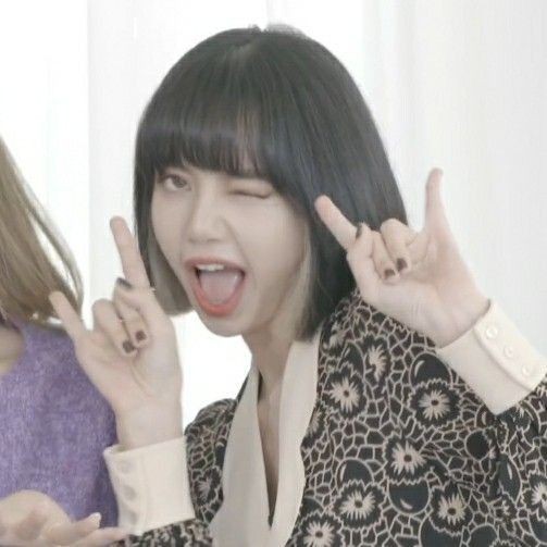 lsminpics's tweet photo. 🤘

#JIMIN #지민 #LISA #리사 https://t.co/lHzEvzJ3x7
