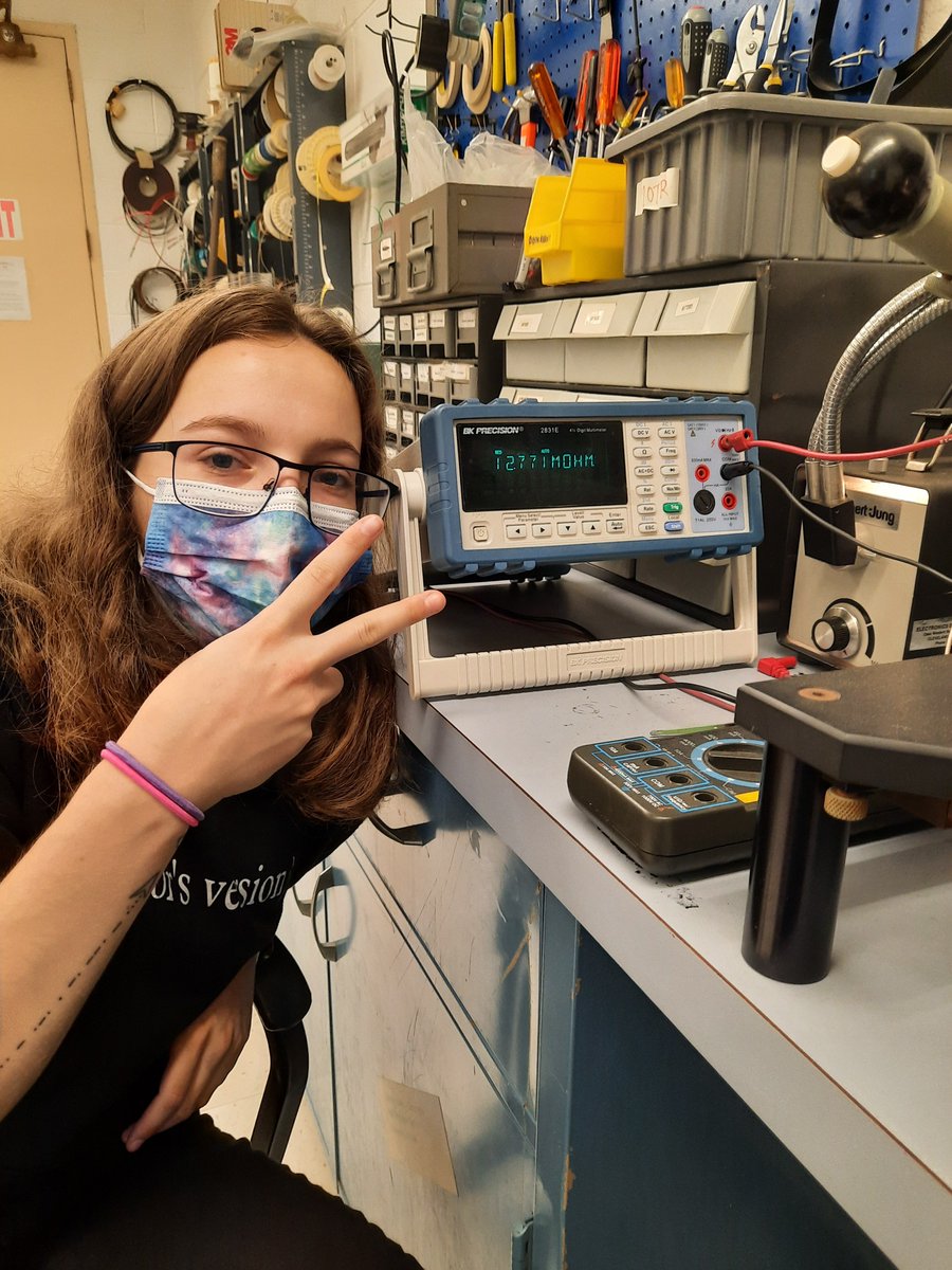Materials_CWRU's tweet photo. Our awesome summer intern, Gabby Hyatt of @binghamtonu, focused on developing a glove sensitive to temperature and pressure changes this summer. She used the scanning electron microscopes in @cwru_scsam and presented at #CWRU's Intersections. https://t.co/Ul9XqhM9AL https://t.co/vIwSxFz1Oo