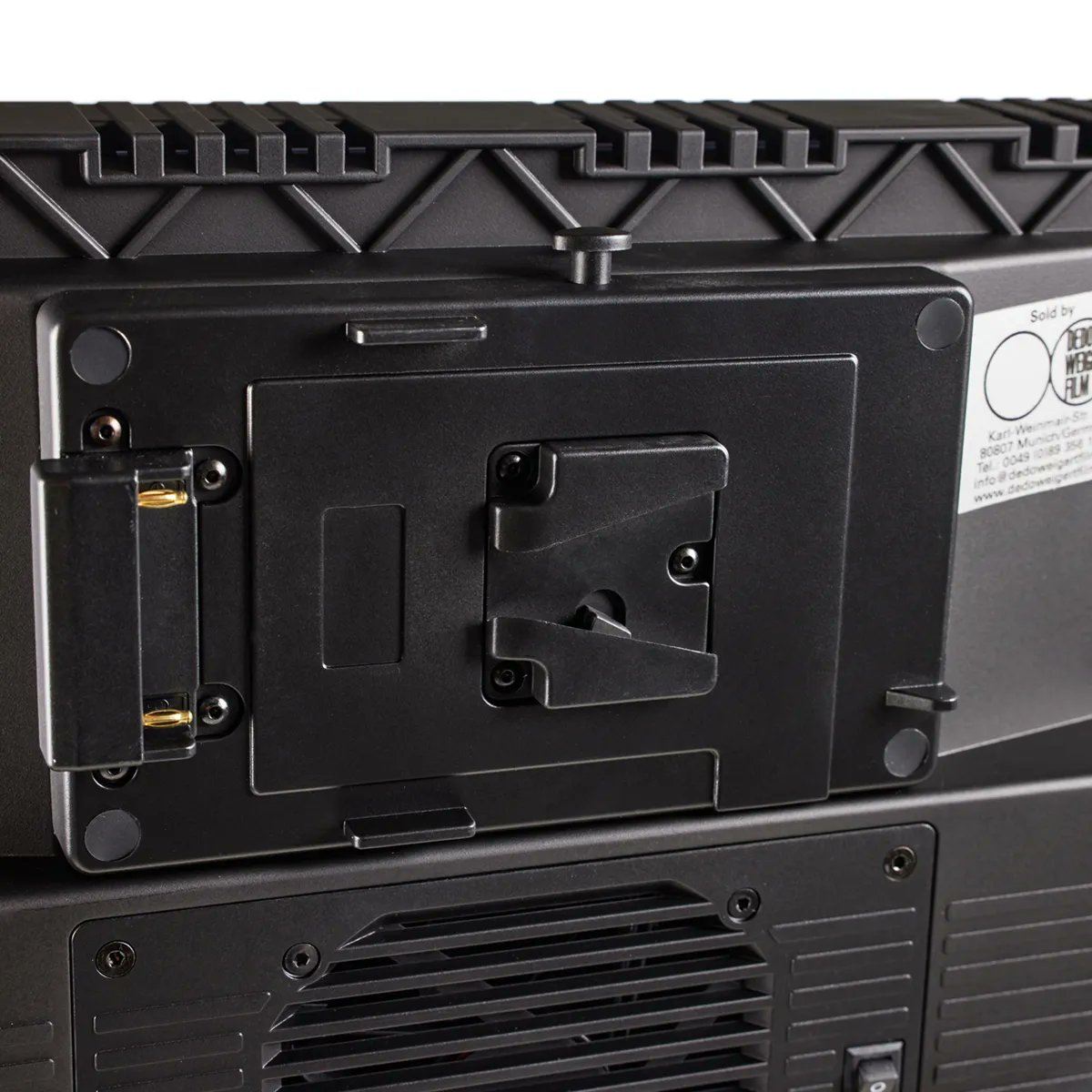 monkey_rent's tweet image. Here is the Tecpro FELLONI Turbo TP-TURBO-BI LED-Light, that can be powered via AC-Adapter or V-Mount-Battery!

:star: :star: :star:

#led #tecpro #felloni #led #movielight #dauerlicht #filmproduction #photography #fyp #videography #musicvideo #frankfurt #hessen #ffm #lighting