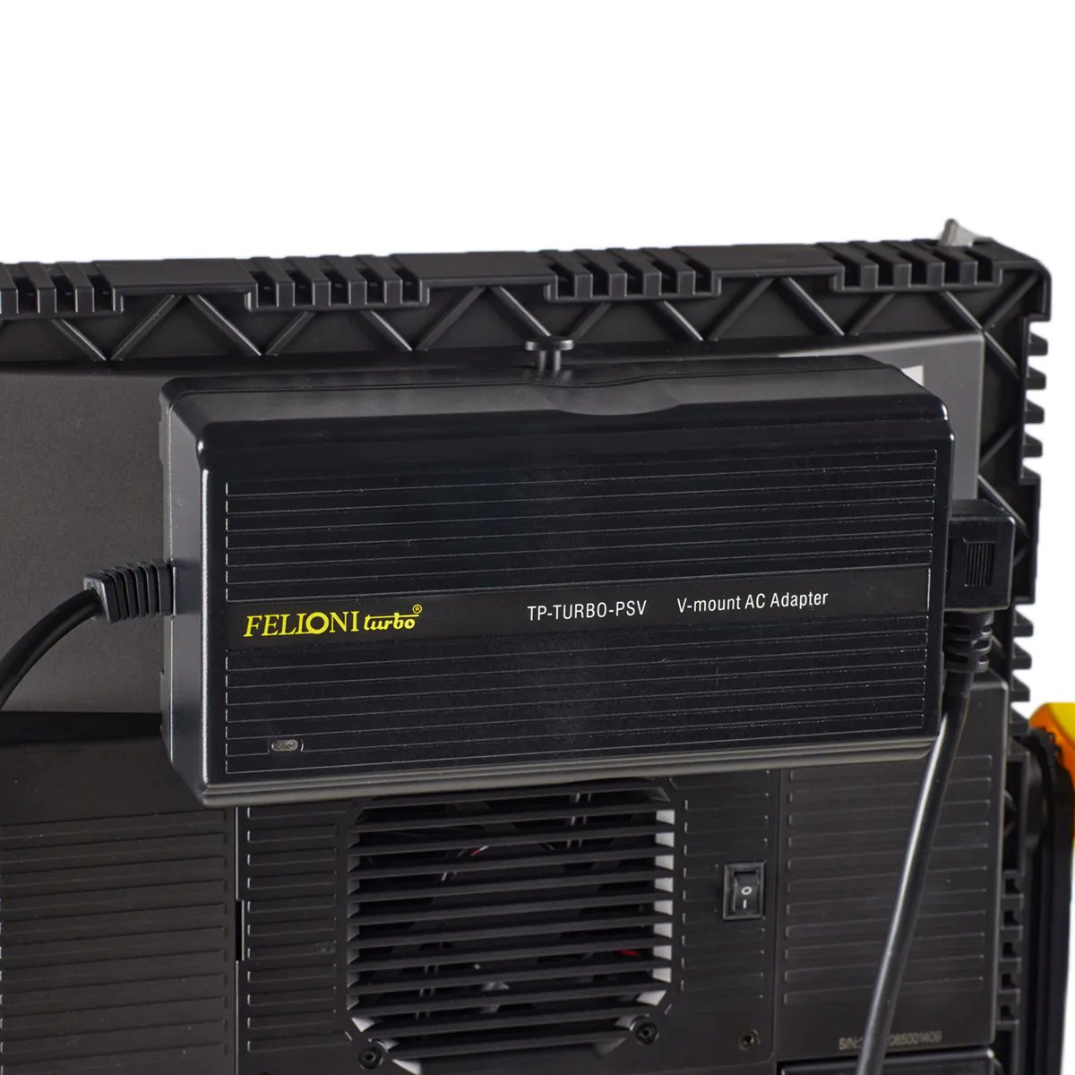 monkey_rent's tweet image. Here is the Tecpro FELLONI Turbo TP-TURBO-BI LED-Light, that can be powered via AC-Adapter or V-Mount-Battery!

:star: :star: :star:

#led #tecpro #felloni #led #movielight #dauerlicht #filmproduction #photography #fyp #videography #musicvideo #frankfurt #hessen #ffm #lighting