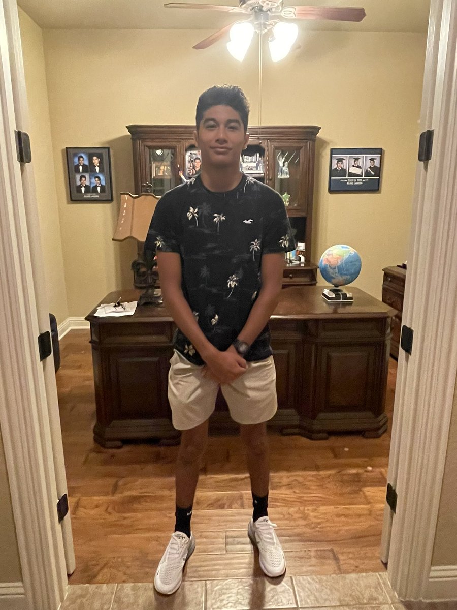 marisayvonne's tweet photo. First Day of High School for our @NickLandin30 😭 He still has friends he made his first day of kinder ♥️ We are excited for him to experience all the joy high school has to offer. Wishing our kiddos a blessed, safe, and terrific school year! 🙏🏽♥️📚📓🏈 #WAC #BoerneISDFirstDay https://t.co/e6ucutv5Pf