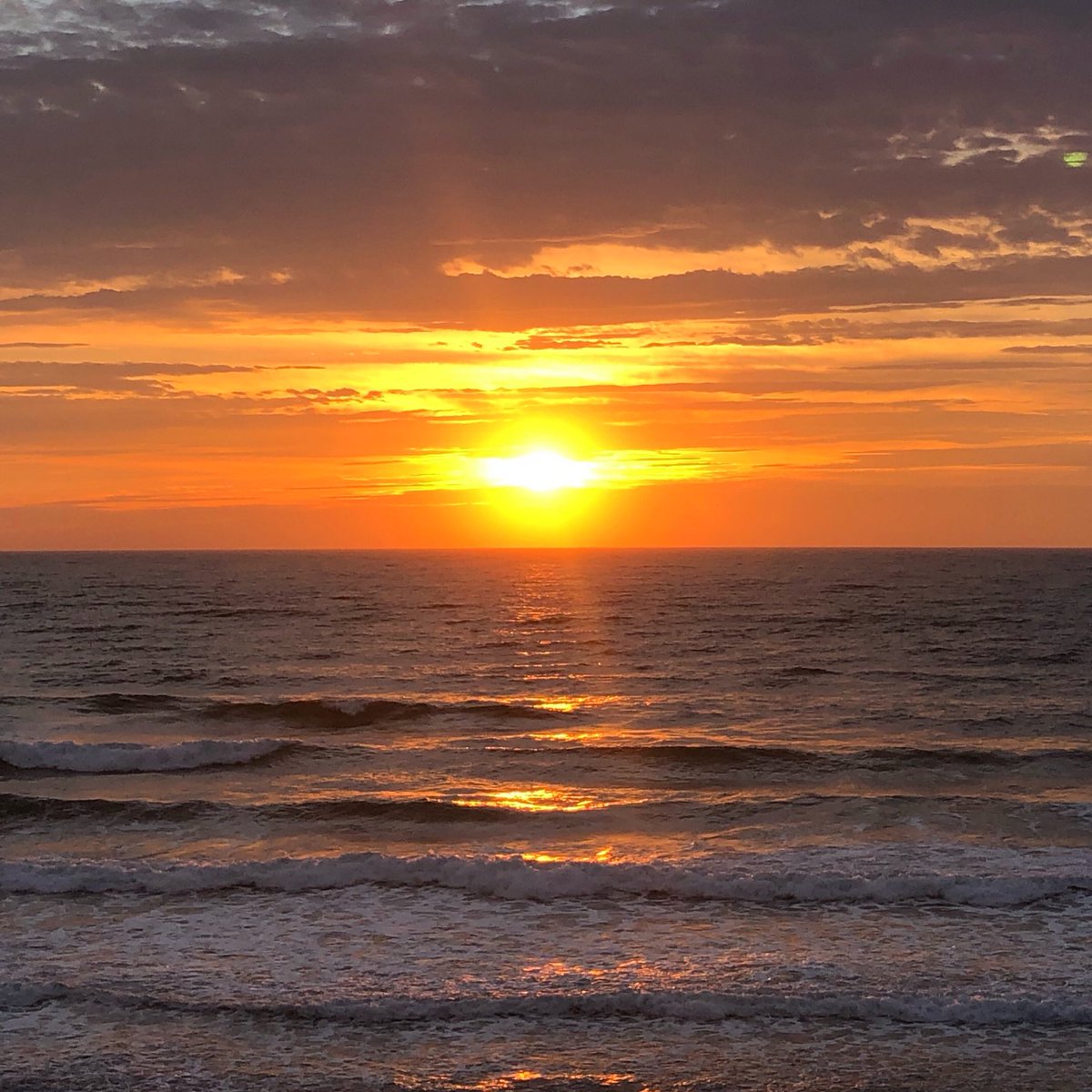 dic_urouro's tweet photo. 海パンサンセットサーフ🌊
日本海で海パンでサンセットやれるのはとても貴重🌊20220809
#goodtimes #goodevening #sunset #orange #chilling #goodsession #mellow #summer #surf https://t.co/OOMctkzSJN