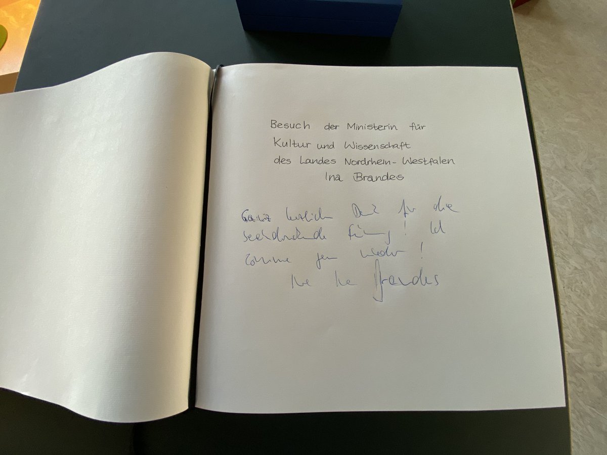hdg_nrw's tweet photo. Wir haben uns sehr über den heutigen Besuch von NRW-Kulturministerin Ina Brandes im #HdGNRW gefreut. @MKW_NRW https://t.co/Mc31wWYm05