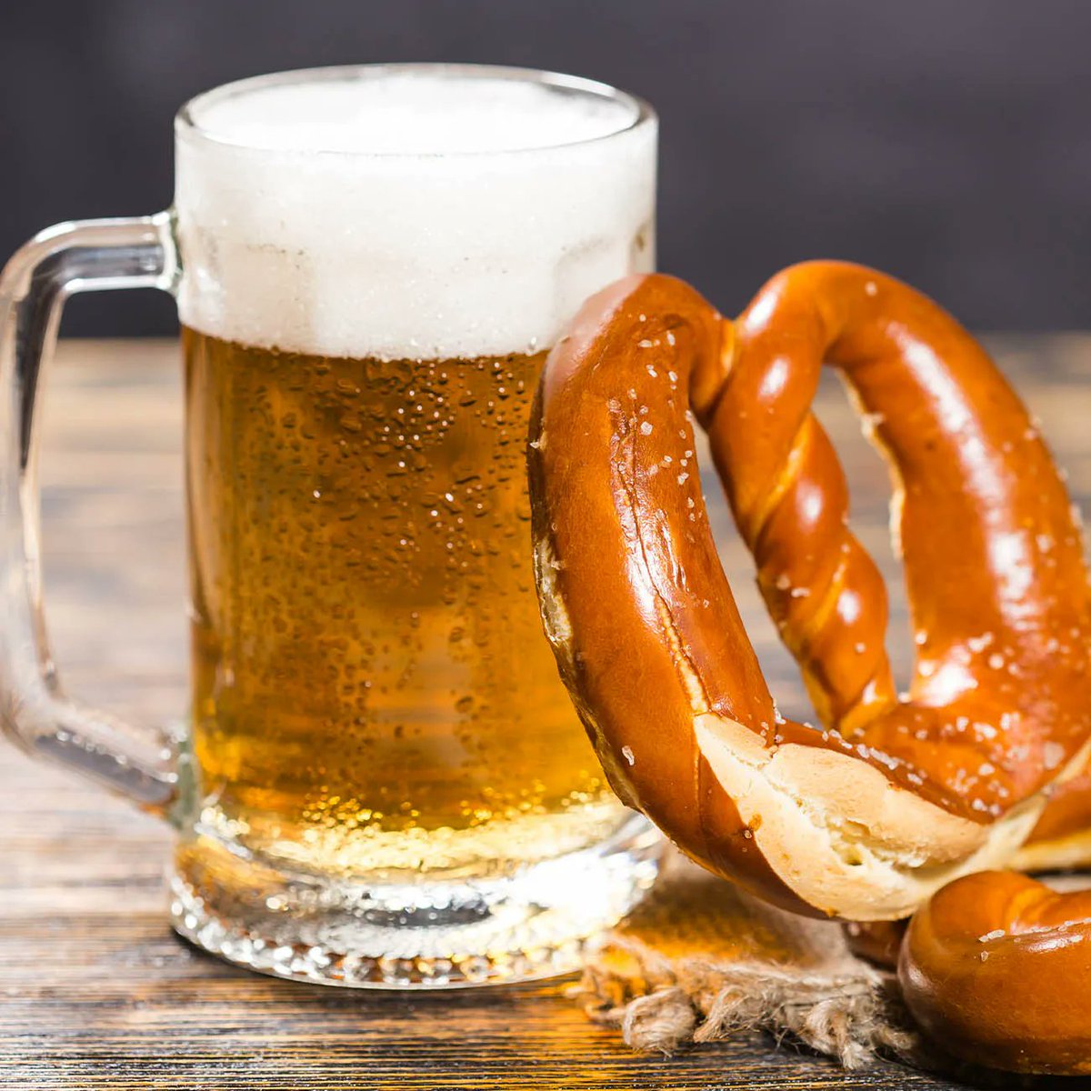 Can you think of a better pairing than beer and pretzels? 🥨🍻

#BermondseyBierkeller #germanbeer #germanbar #germanrestaurant #londonpub #londonrestaurants #londondrinks #Germaninlondon #foodie #bavarian #foodblogger #beerblogger #londonbar #bestlondonbars #Londonoktoberfest
