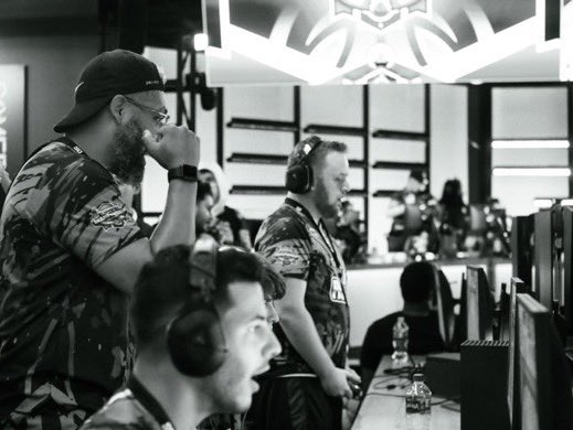 xxDMBxx12's tweet photo. First @UnifiedProAm Lan event coaching @AimUpGaming 

📸: @BlueDaddy24 https://t.co/IgVa505huM