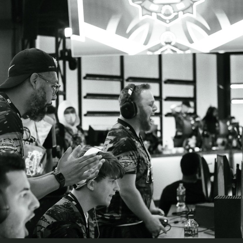 xxDMBxx12's tweet photo. First @UnifiedProAm Lan event coaching @AimUpGaming 

📸: @BlueDaddy24 https://t.co/IgVa505huM
