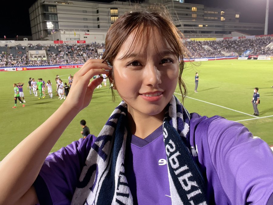 こんな美人がサポとは サンフレさんズルすぎ 現地で広島を応援したグラドルが話題に ゲキサカ