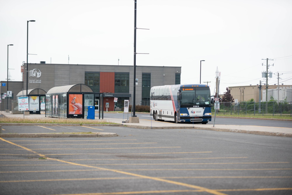 Un nouvel arrêt d'autobus pourrait revoir le jour à Louiseville lechodemaskinonge.com/actualites/un-…