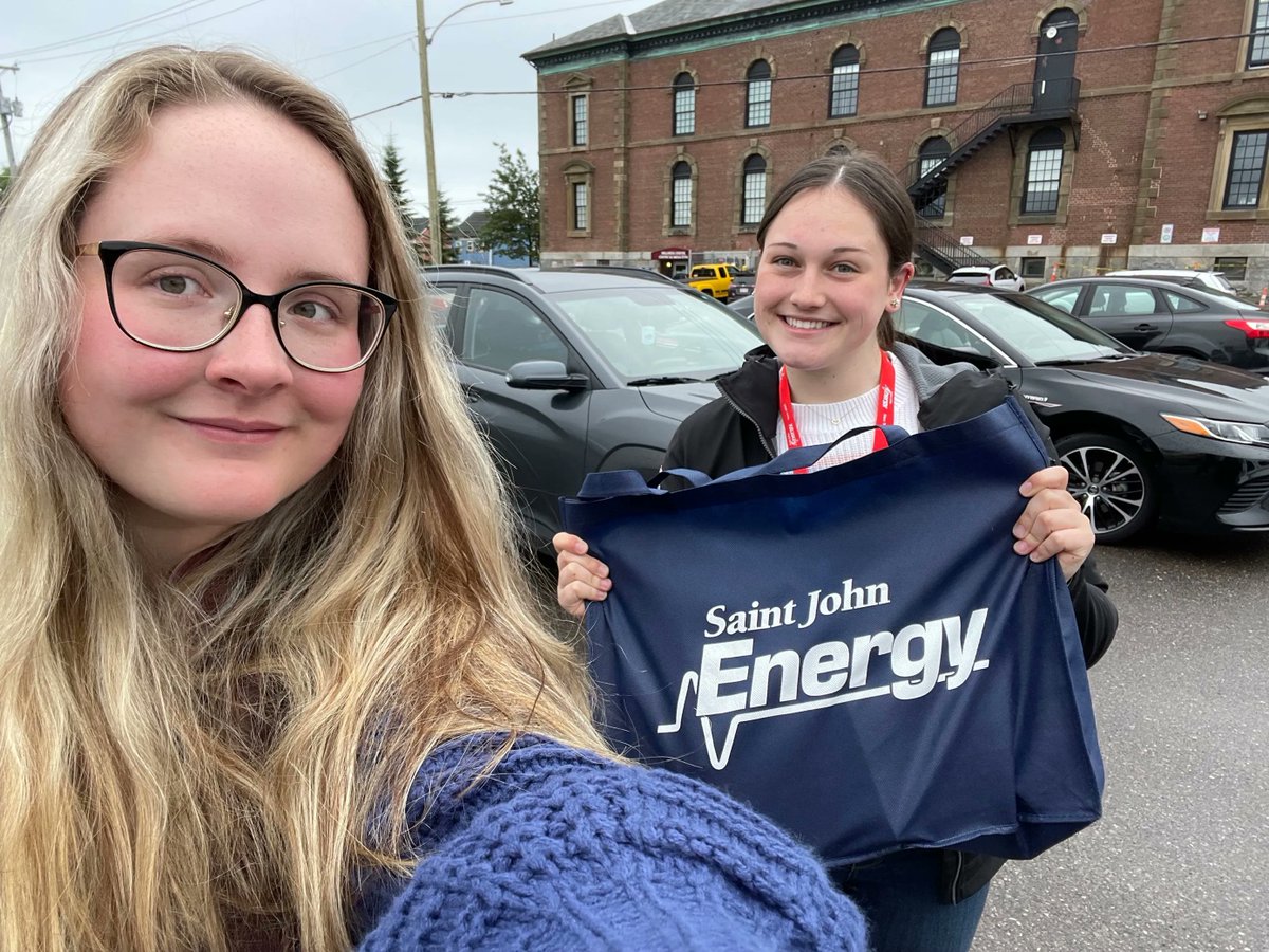 SJEnergy's tweet image. Days where we can share some love with our community are the best ❤️

Our awesome Summer Students Taylor and Kate dropped off a food donation at the #WestSide foodbank a few days ago! Massive thanks to all of our employees who contributed! 

#PoweringOurCommunity
