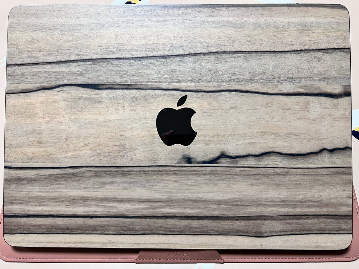 harenochiamejyu's tweet photo. MacBook Air M2届いた!
#MacBookAir
#M2
#スキンシール
#wraplus
#パーシモン https://t.co/fCIo3jBxCv
