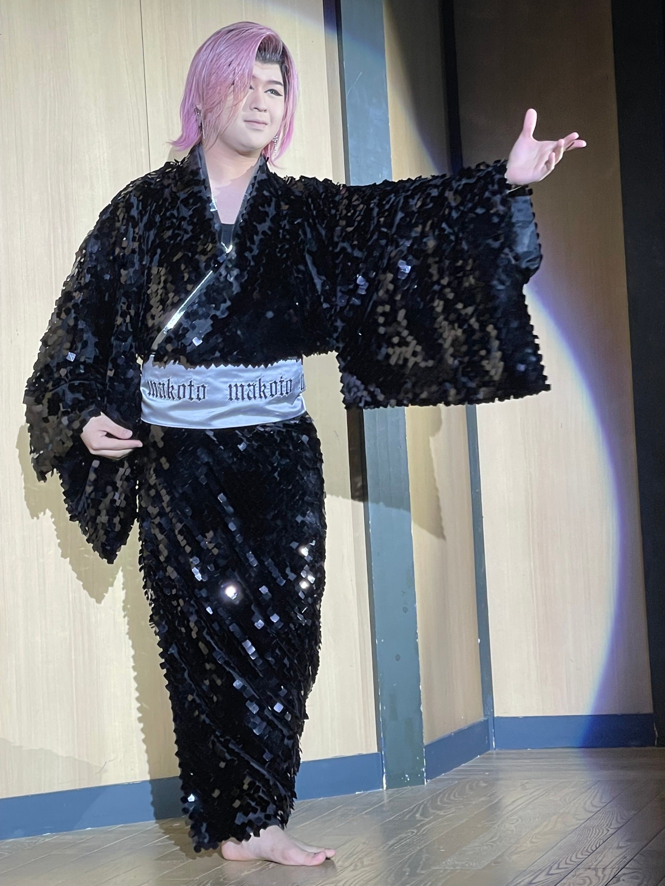 舞台衣装 結riko 劇団花吹雪小桜誠君です 誠君が自分で選んで作ったのに先に着てしまった桜春之丞座長 せめて帯だけ変えたら って言いましたが 俺 昔 誠やもん って はい 納得 お二人ともよくお似合いですが あなたはどっちが好き 劇団花吹雪