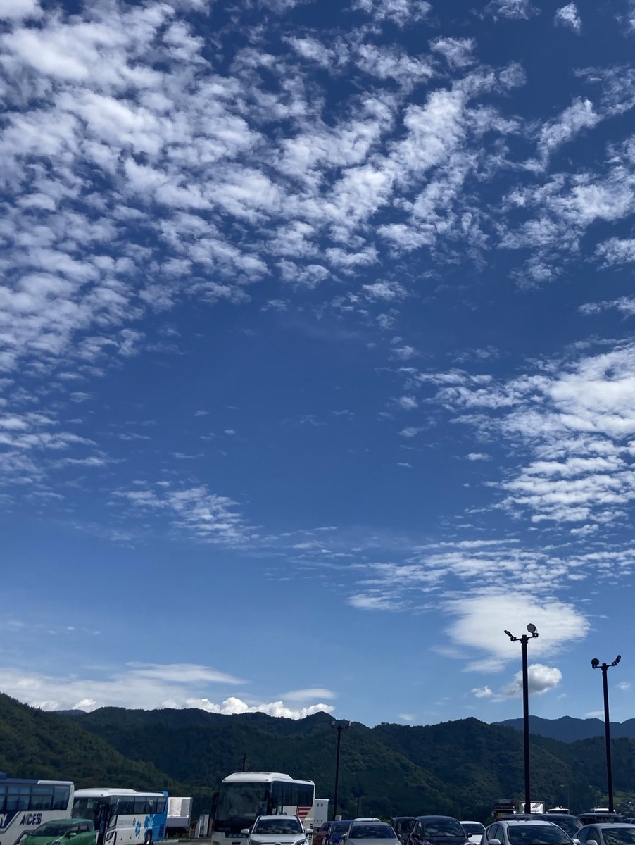 Nano54567945's tweet photo. どこへ行こうかな。

#写真好きな人と繋がりたい 
＃空 #夏休み https://t.co/49YPCDZDRz