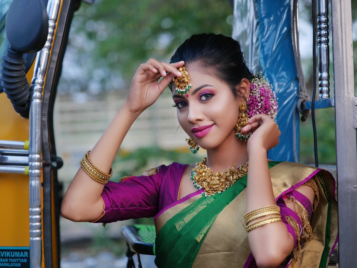 lumix_india's tweet photo. She's the epitome of simplicity, elegance, and pure beauty.
Credits: Ramesh D Ilakiyan
Camera: #LumixS1
Lens: 24 -105mm
Shutter Speed: 1/160 sec
ISO: 640
#MotionPicturePerfect #LumixIndia #FullFrameUncompromised #PortraitPhotography #portrait #photography #lumixphotography https://t.co/X63xYlyFNY