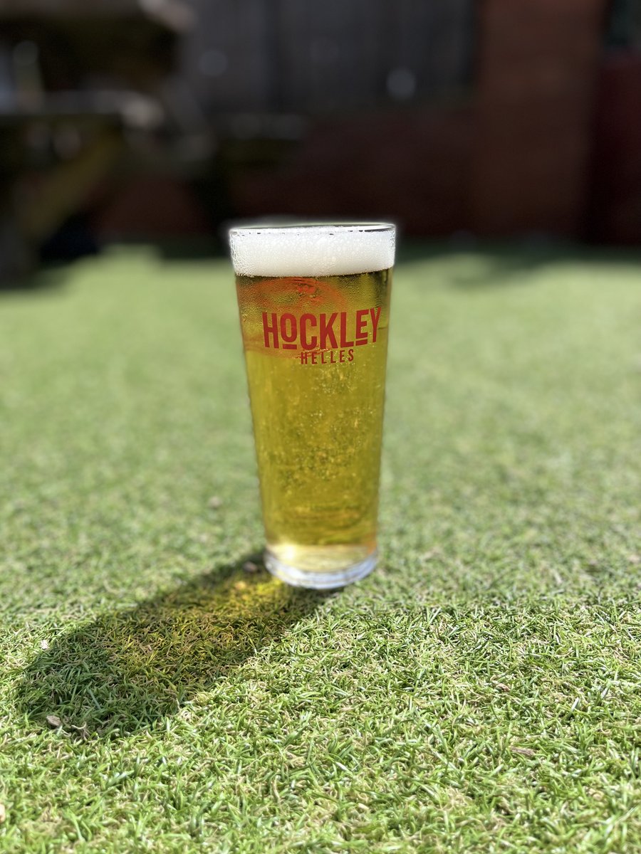 hockleyhelles's tweet photo. This warm weather calls for a nice cold pint of Hockley Helles, to cool you down on this glorious Wednesday evening ☀🍺

#BeGuidedByTaste #TalkOverIt #Hockley #Sun #BeerGarden #Weather #Lager #sun #Arts #Fashion #Music https://t.co/F1ECUbw3YY