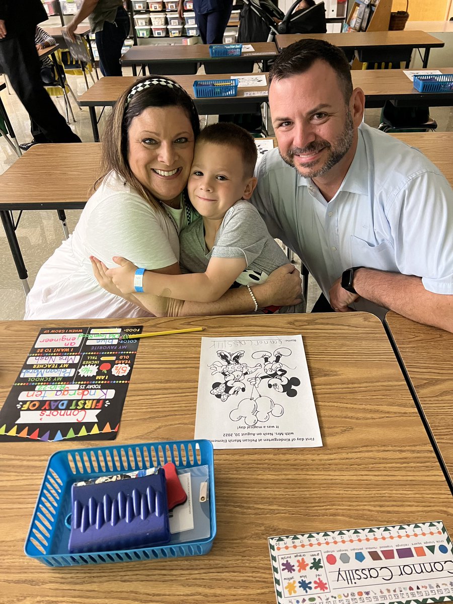 pmepelicans's tweet photo. First Day, Fun Day!! Welcome Back smiles EVERYWHERE!! @collierschools @pmepelicans #ccpsfirstday https://t.co/SVrWulPAZi