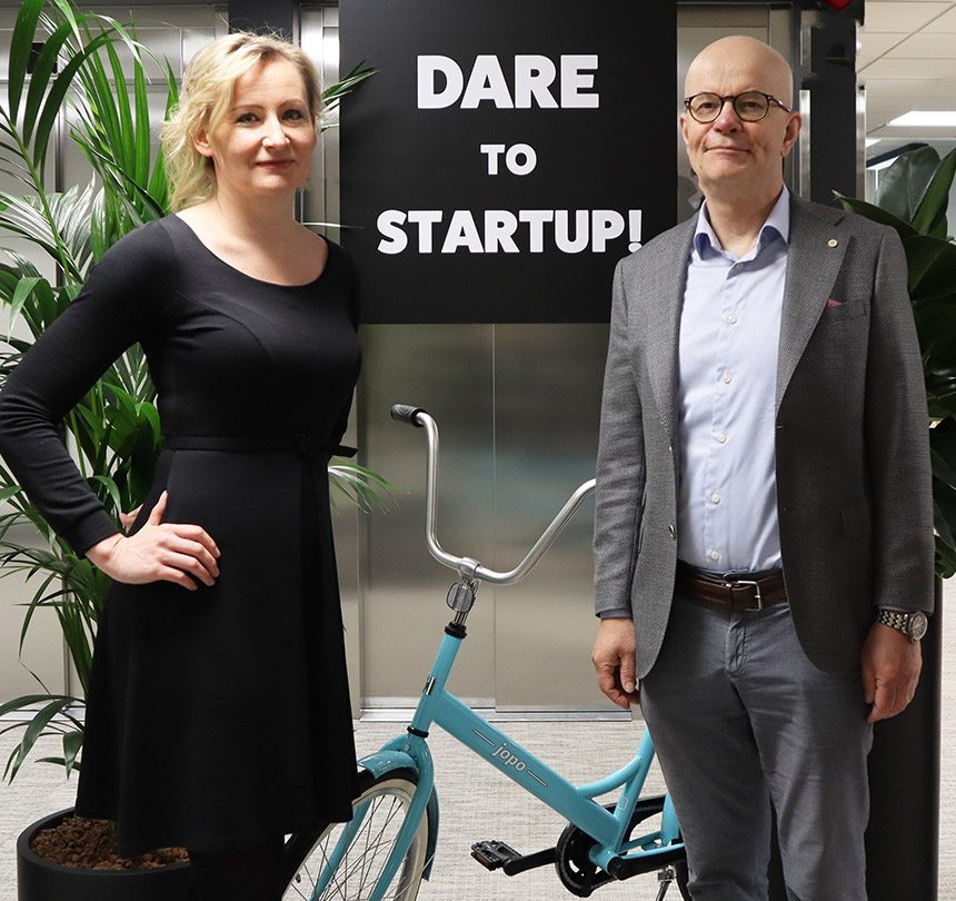 Yritystehtaan hallituksen uutena puheenjohtajana on aloittanut Jyväskylän yliopiston tutkimuksesta ja innovaatioista vastaava vararehtori Henrik Kunttu. 

Lue koko uutinen bit.ly/3pasLMm