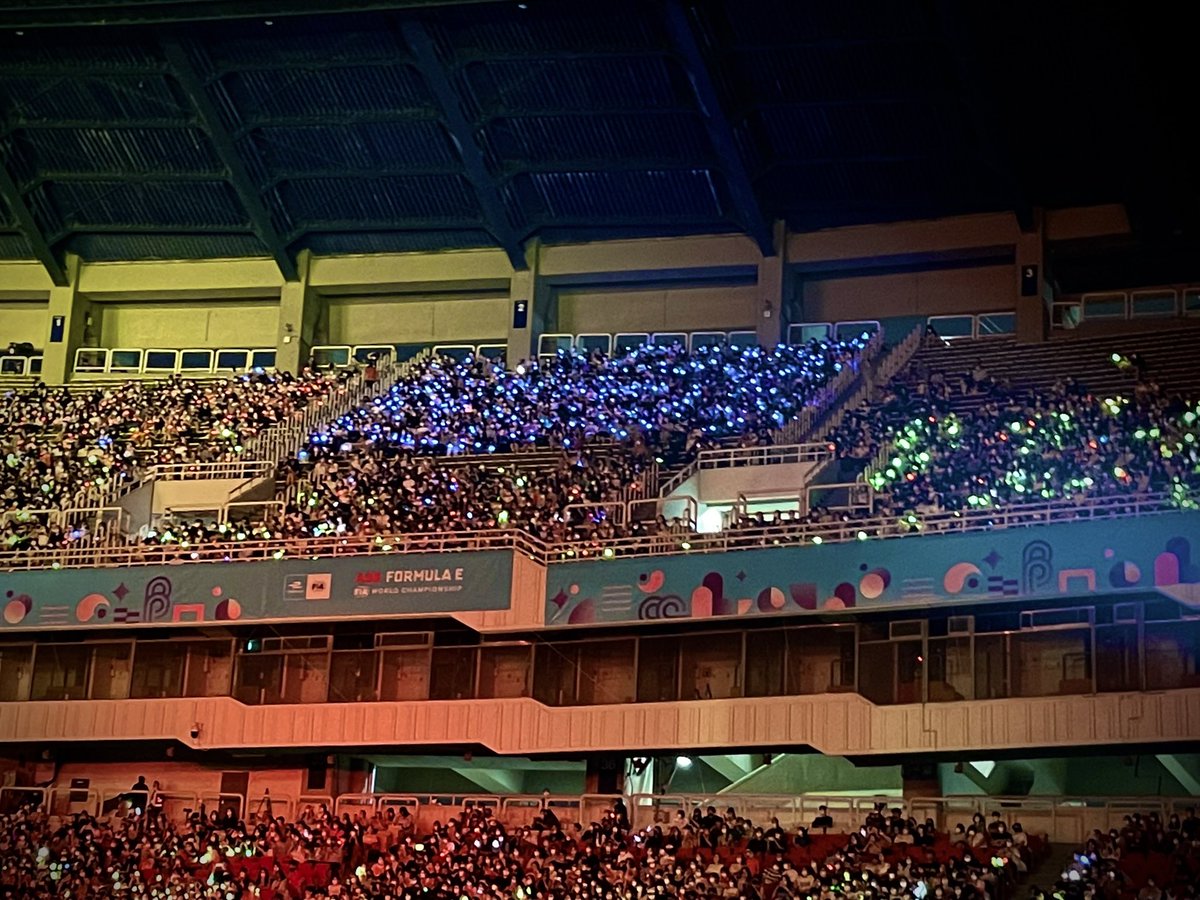 [#오늘의ENHYPEN] 💙오늘의 파랑 엔진💙 세상에서 가장 멋있는 팬클럽 1위! #ENGENE 대바기덩😘🫶🏻 #220810 @ SEOUL FESTA 2022 K-POP SUPER LIVE