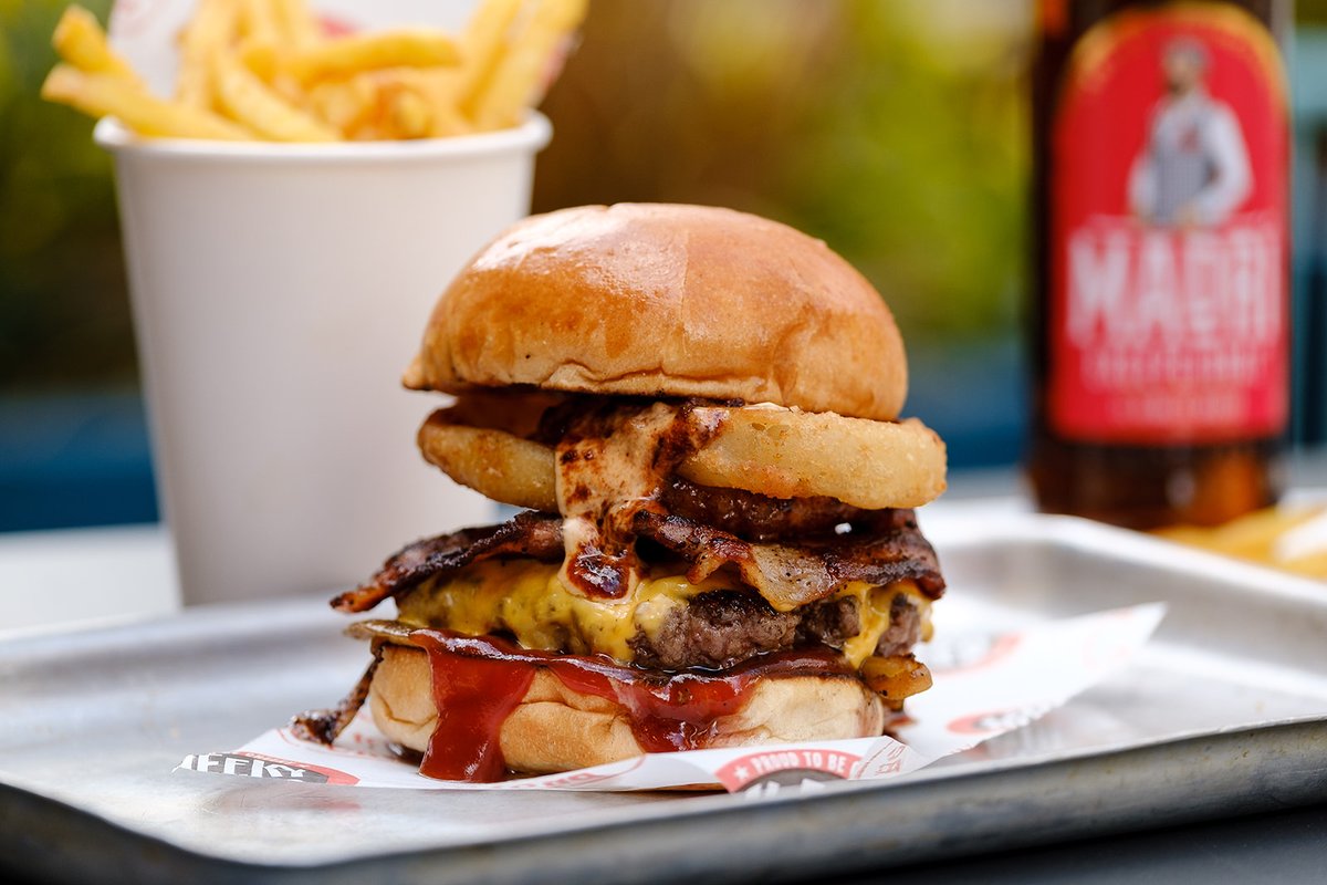 HUNGRY?

Get a load of our brand new LUNCH DEAL!

BURGER, FRIES &amp; A BEV*
Just £12!
Mon-Fri.

*Can of pop, upgrade to beer/small glass of wine for £15. Until 4PM. Available at both Battersea and Angel venues. Bookable on-site on a walk-in basis only.

#Lunch #Birdies #LunchDeal