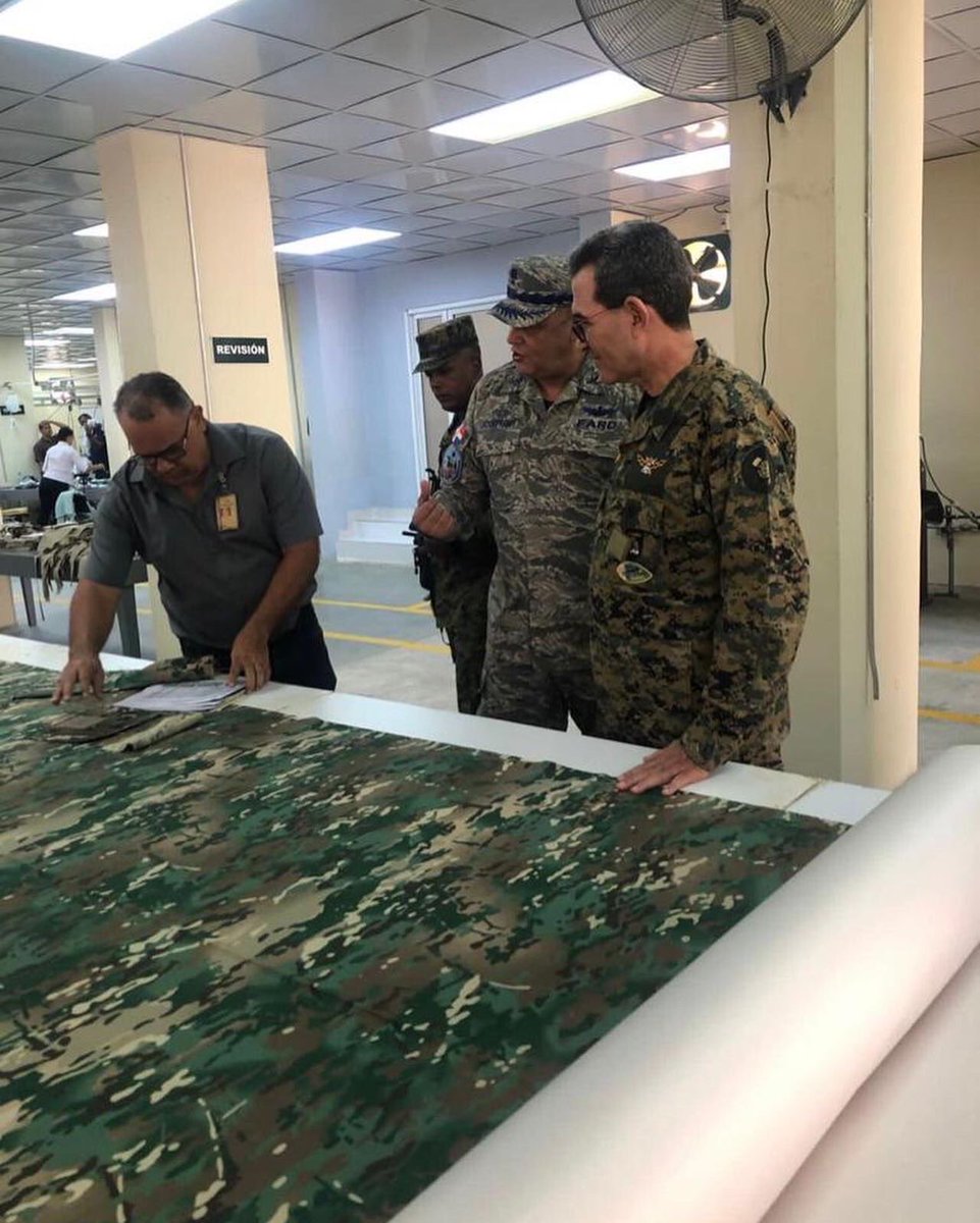 MDefensaRD's tweet photo. [Industria Militar inicia confección uniformes con tela para uso exclusivo de las Fuerzas Armadas]👏 https://t.co/CjUzlCZbqq