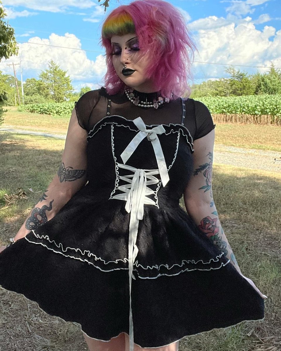 VampireFreaks's tweet photo. Mysterious and spooky~ ☠🧛‍♂️
@cherryantacidsx rocking the Gloomy Moon Dress! 
#goth #gothic #gothfashion #alternativestyle #alt #gothmodel #altmodel #vampirefreaks #customerphoto #lolita #pastelgoth #althair #altmakeup #punkfashion #neonpunk #emo #scene #alternativestore #fashion https://t.co/M12xospAJ8