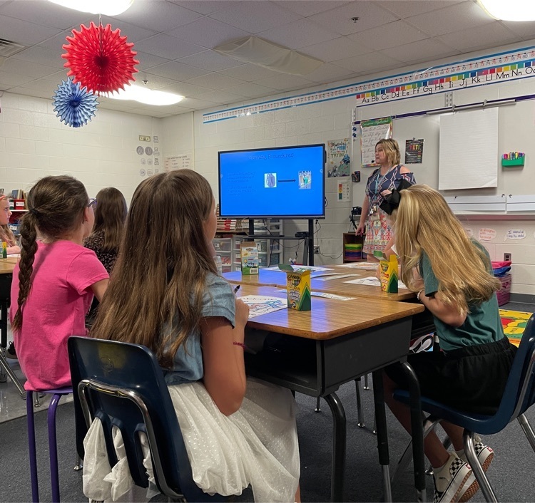 bcpsky's tweet photo. Our staff is already working hard to build relationships with each and every student as well as to create their classroom communities! Ms. Bickley, PGES Principal, is out greeting teachers and students! We can’t wait to see where this year goes! #MovingForward #BCPSBackToSchool https://t.co/r7bhcwTcV7