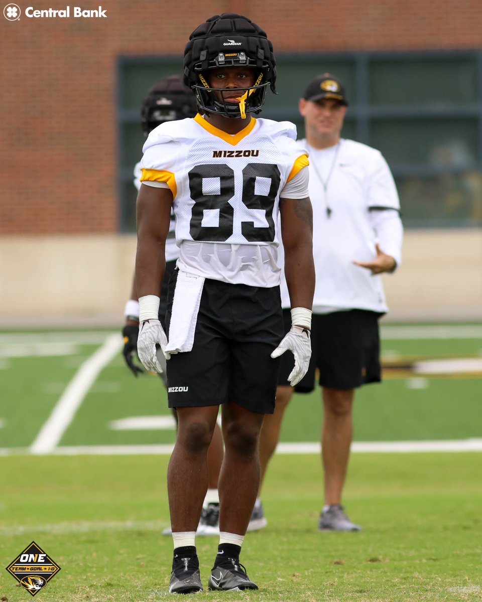 MizzouFootball's tweet photo. New numbers 👇

#73 Tristan Wilson (@Tristan73Wilson)
#89 Micah Manning (@Micah14Manning)
#94 Marquis Gracial (@gracial_marquis)

#MIZ 🐯🏈 https://t.co/yp16V6R98i