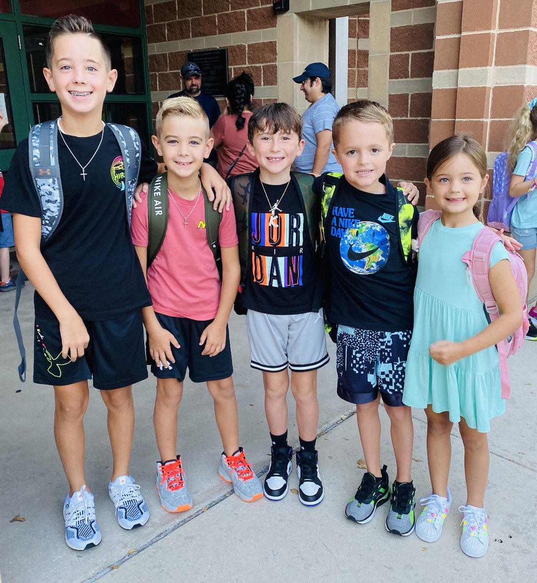 JulieBlesse's tweet photo. All smiles for these cousins on their 1st day of school! @KendallElem @Drtprice @BoerneISD #boerneisdfirstday https://t.co/HOhgotwRqy