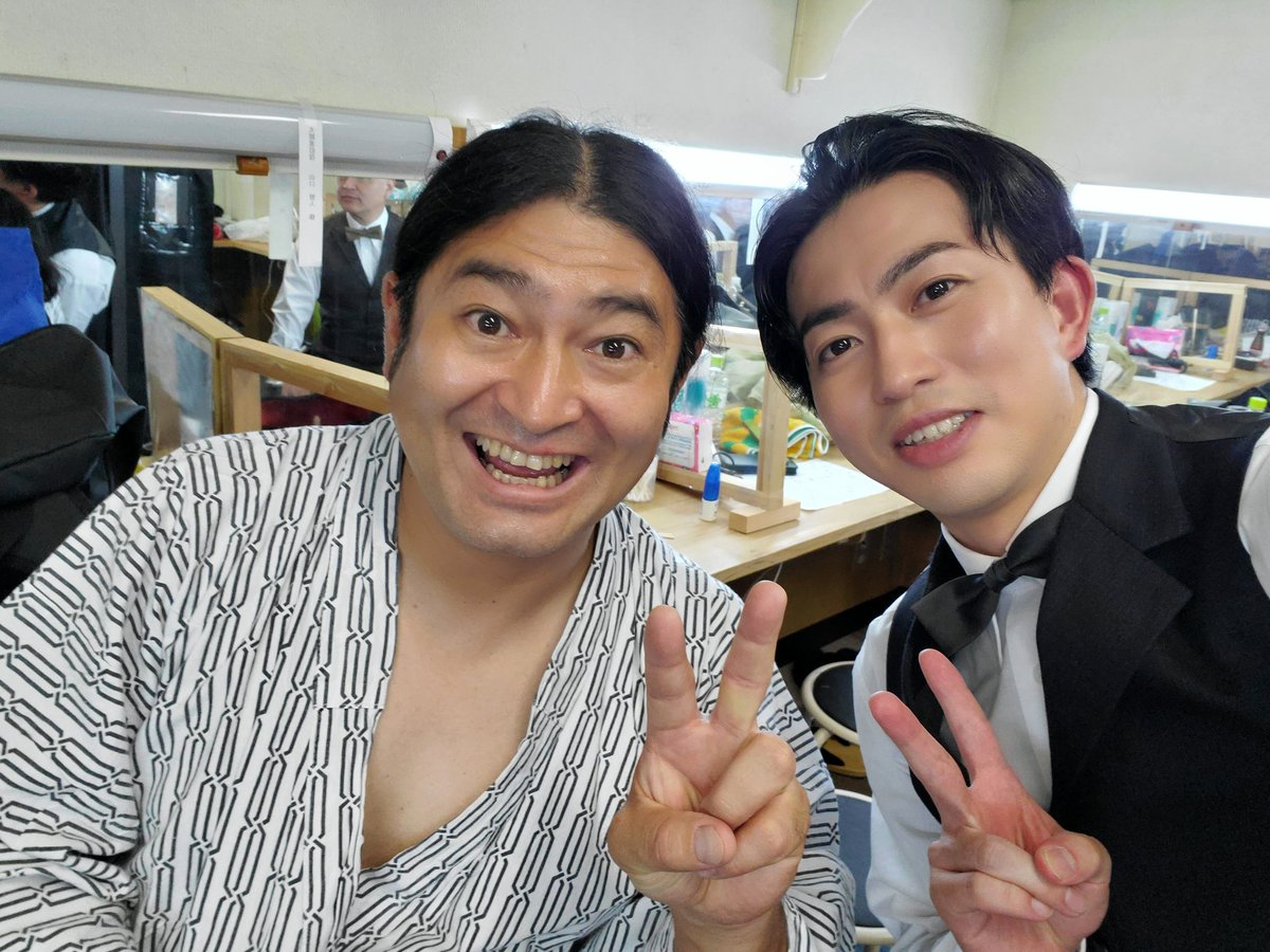 #シーボルト父子伝
無事に初日を迎え終える事ができました！
ご来場の皆様、
スタッフの皆様、
共演者の皆様、
🙇‍♂️本当にありがとうございました🙇‍♂️

明日からも精進致しますので、
何卒宜しくお願い致します！！！

本日ゲスト
 #神波憲人 さん(#野猿)
#Q太郎さん (#ハイキングウォーキング)と共に🤗