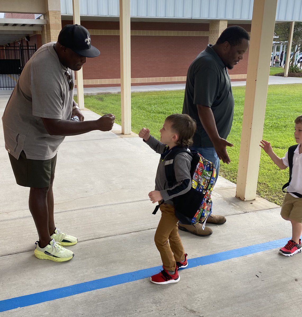 Ken_Oertling's tweet photo. Male role models in schools are so important to have. Thank you @LES_TigerCubs for starting “Men of Luling” where fathers, community leaders, and men wanting to make a difference can! 👀you soon at future events or lunch. 💪👏#ExpectExcellence💯 #SocialLearning #RoleModels https://t.co/NmUCLbfujs