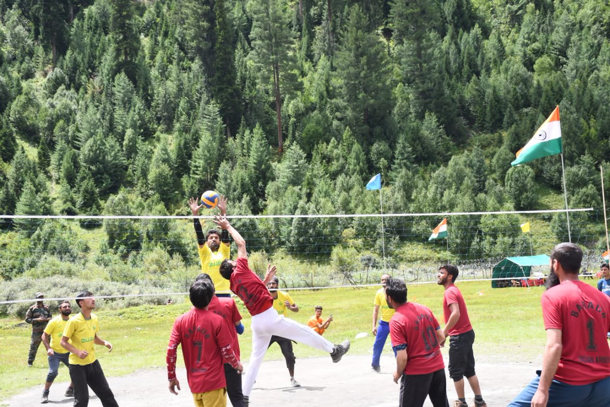 bahisht_kgali's tweet photo. Some bustling performance in Cricket and Volleyball at #BaduabSportsMeet @ChinarcorpsIA @pranav_aquarian @gijojoseph1982 @guptapranil @AajazRaja @LoneSulaiman786 @danishnaseer414 @onlinegurez @TehsildarGurez https://t.co/M9baTV9leR