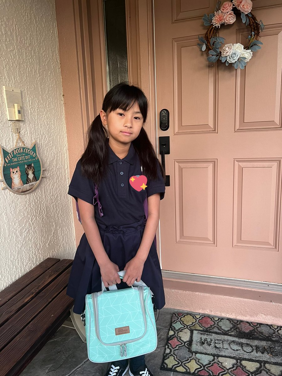 hinahina_nyc's tweet image. First day of school🏫

ミドルスクール登校初日✨
ここでは6年生から中学生です。

新しい制服✨
ちょっとお勉強厳しそうだけど、ワクワクのひなちゃんです💕

#バイリンガルアイドルひな 
#JS5
アメリカでは #6thgrader