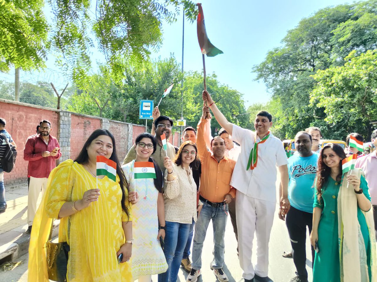 DOC_DSE_DU's tweet photo. In consonance with ‘Har GharTiranga’, the flagship programme of the Government of India to commemorate 75 years of India’s Independence (Azadi Ka Amrit Mahotsav), the Department of Commerce, Delhi School of Economics, DU participated in the ‘TirangaYatra’ on 10 August, 2022 https://t.co/X4K7bFGta3