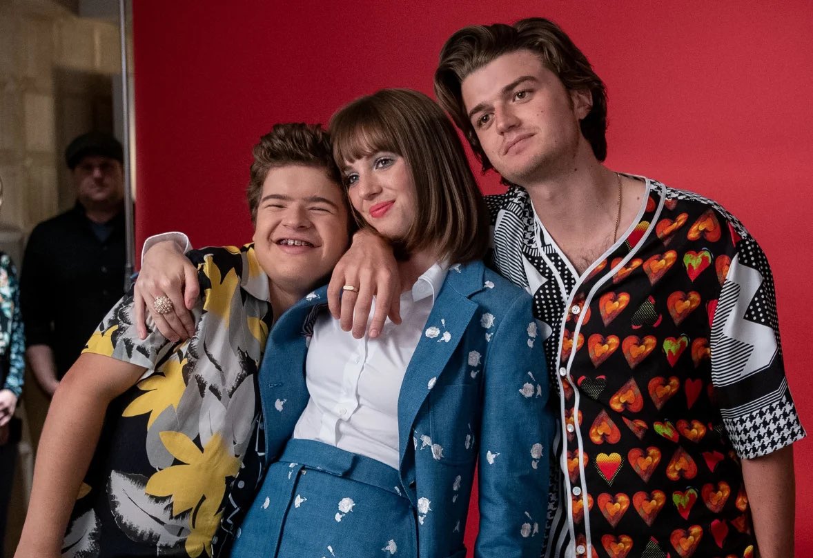 bestofjoekeerys's tweet photo. joe keery, gaten matarazzo &amp; maya hawke https://t.co/aPUVAmox1W