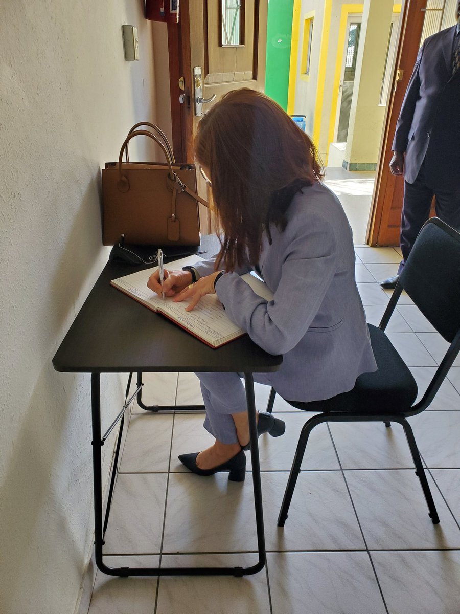 J'ai reçu ce jour, Mme Vivian Loss, nouvelle Ambassadeur du Brésil en Namibie.  Elle est venue me rendre une visite de courtoisie.  Nous avons échangé sur la coopération bilatérale entre nos deux pays et sur la situation de notre coopération respective avec la Namibie.