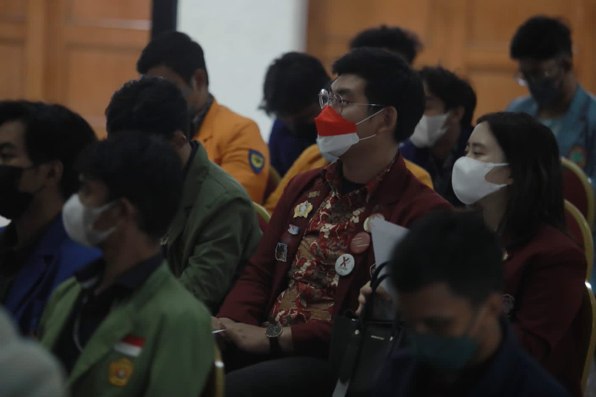 aniesbaswedan's tweet photo. Senang sekali bisa berdiskusi sekaligus mendengarkan langsung gagasan, masukan, kritik dan mimpi-mimpi dari para pemilik masa depan.

Kemarin kami mengundang para Ketua BEM/Himpunan Mahasiswa Universitas/Perguruan Tinggi di Jakarta untuk berdiskusi terkait #Jakartakedepan… https://t.co/Di6hjiDt3e