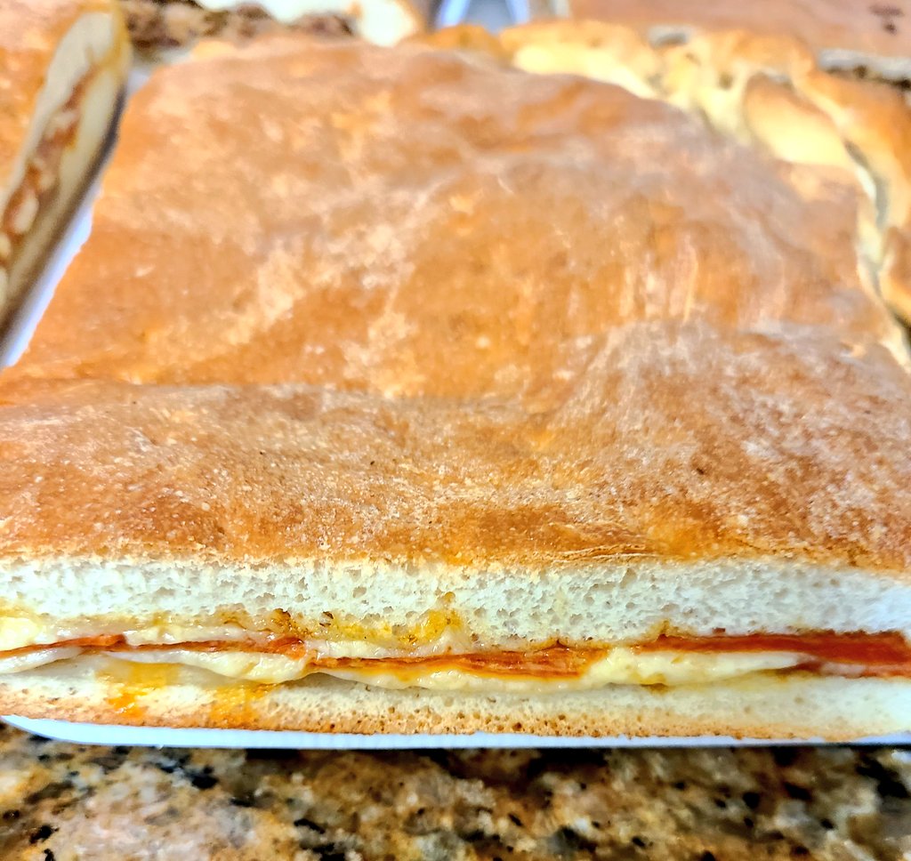 ConshyBakery's tweet photo. #New stuffed pizzas:
• Cheesesteak
• Pepperoni & cheese
#testing123 #Stuffedpizza #cheesesteak #pepperoniandcheese https://t.co/ISAWxIOaRZ