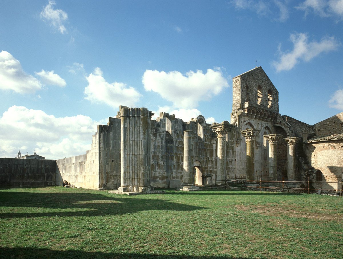 BeCultour's tweet photo. Discover the unique cultural heritage of #Basilicata region!
The #Incompiuta complex in #Venosa is one of the most fascinating places in Vulture - Alto Bradano area, with a recognised historical and architectural value.
Credit: @Basilicata_Tur https://t.co/T1KF1QYraO