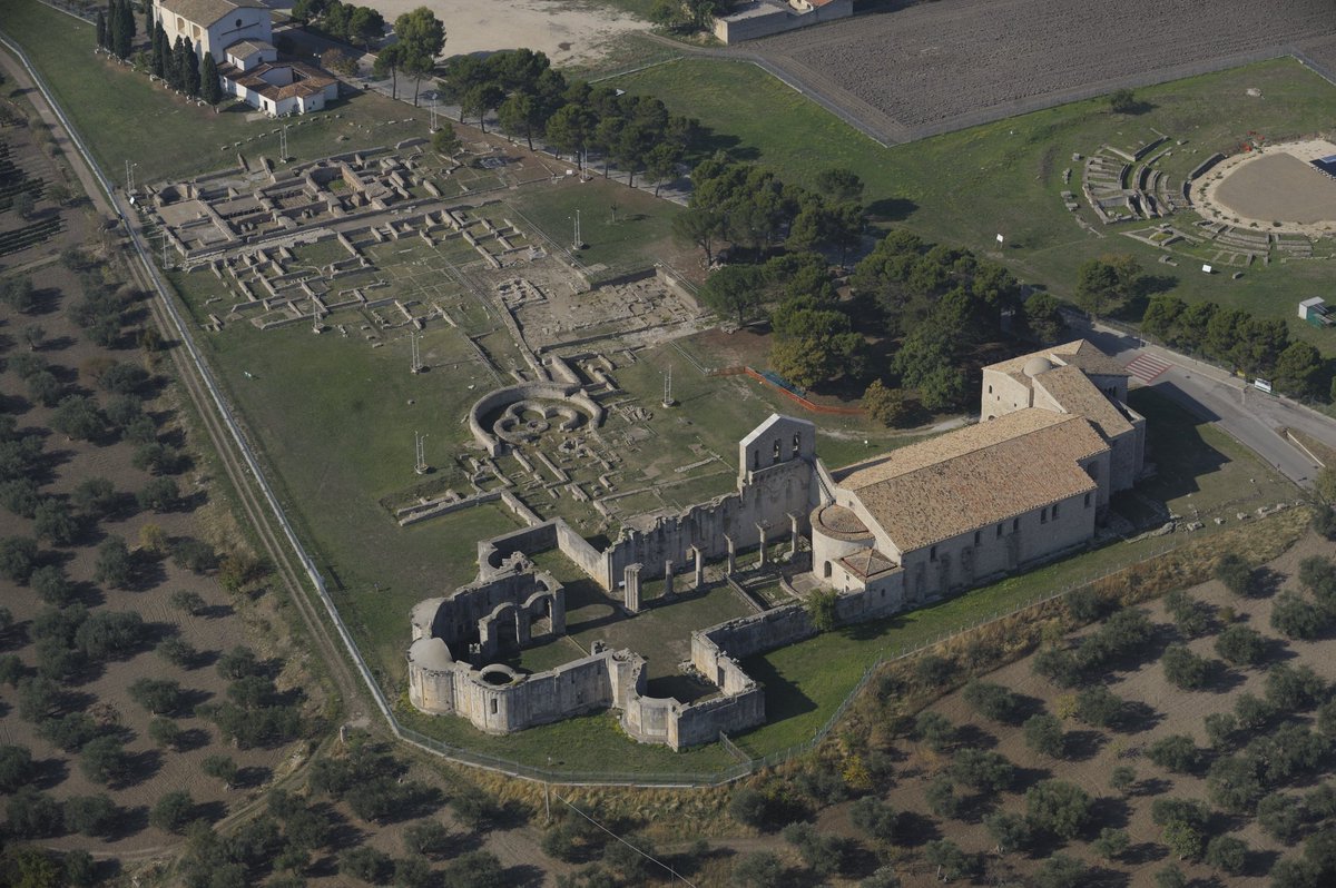 BeCultour's tweet photo. Discover the unique cultural heritage of #Basilicata region!
The #Incompiuta complex in #Venosa is one of the most fascinating places in Vulture - Alto Bradano area, with a recognised historical and architectural value.
Credit: @Basilicata_Tur https://t.co/T1KF1QYraO