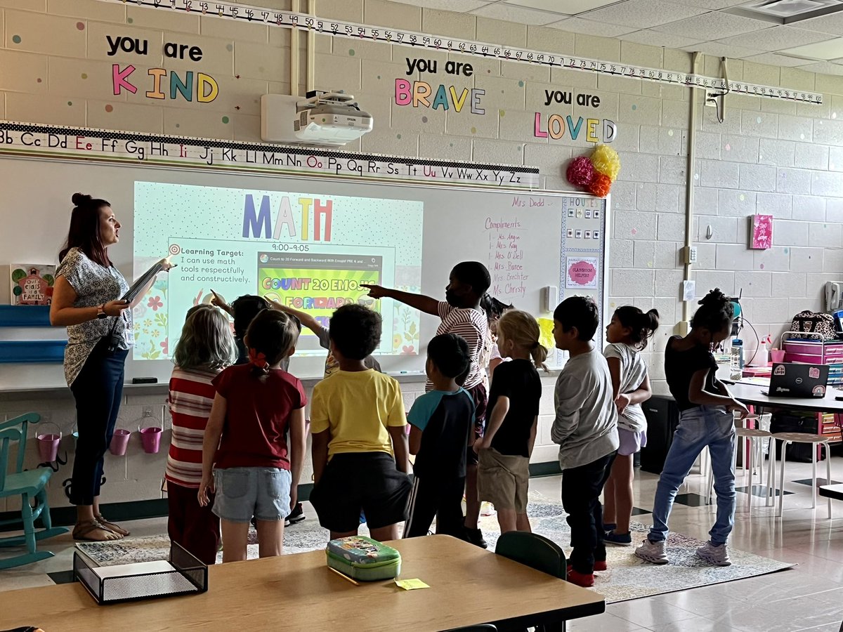 ChicopeeWoods's tweet photo. Mrs. Karriganβs class is identifying the learning target as they begin their math lesson. @Hall_Schools #LearningTarget #ChampioningStudents 1οΈβ£2οΈβ£3οΈβ£ https://t.co/xO2tIaswlT