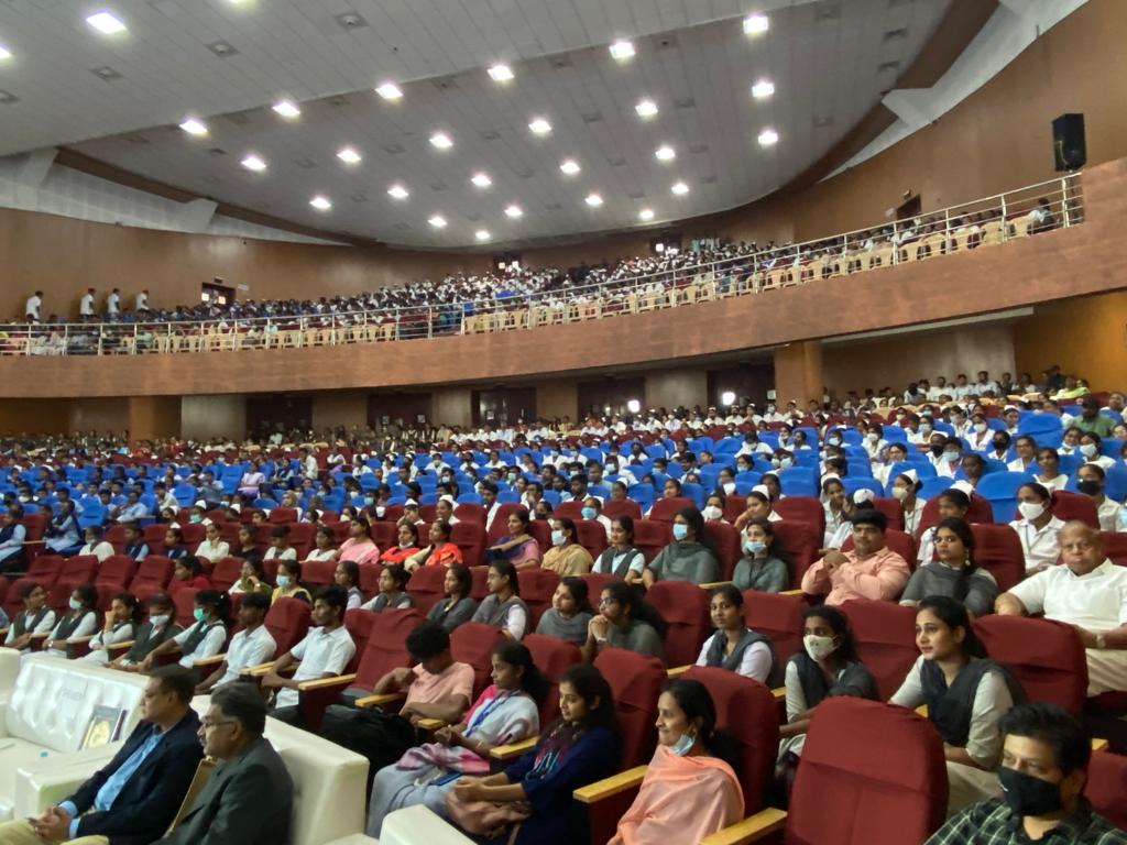 GAPSBIF's tweet photo. Today, @GAPSBIF members Drs. @Jpb1007Jeffrey and Jogi Pattisapu presented on #folatefortification to 1,500 people in India. https://t.co/hgE0seEcHa