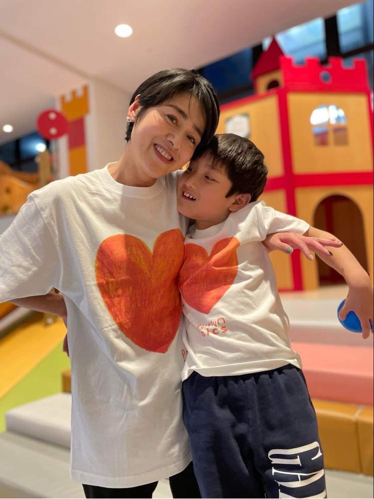 paralymbics's tweet photo. パラリンビクス協会 穐里（あきさと）明美が初めてリアル開催でのトークショー「人生で大切なことを障がいのある息子から教わった」を開催！
@ShinZenBi_nhk にて、8/14（日）13:00～14:00・8/18（木）12:00～13:00 事前申込制です。
#この子には障がいがありますマーク #パラリンビクス協会 https://t.co/or3lzcWSHo