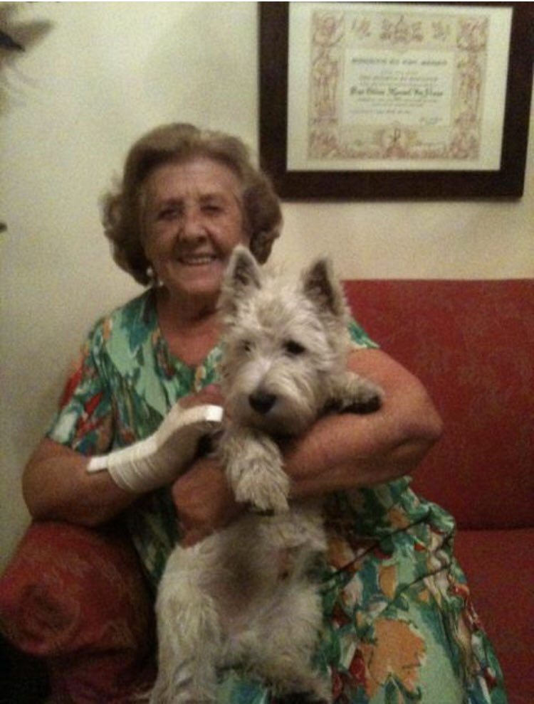 j_moeckel's tweet photo. Mi amigo, el sacerdote, Juan Garrido Mesa,afirmaba que no mata la muerte, mata el olvido . Si alguien vive en tu memoria nunca ha muerto, siempre está en nosotros, y con nosotros.Gracias madre por darme el ser y por todas tus enseñanzas.Que orgullo ser tu hijo,que suerte la mía❤️ https://t.co/DxGNaorvLm
