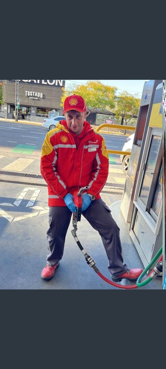 Fui a cargar nafta y este tipo me acosó no puedo creer que estas cosas pasen en una sociedad avanzada, ya puse mi denuncia, espero que la justicia tome cartas en el asunto.