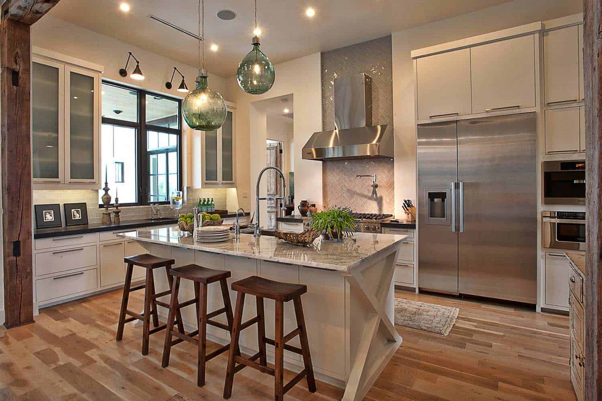 Gorgeous Texas Hill Country Modern Home on Cat Mountain onekindesign.com/2019/02/12/hil…