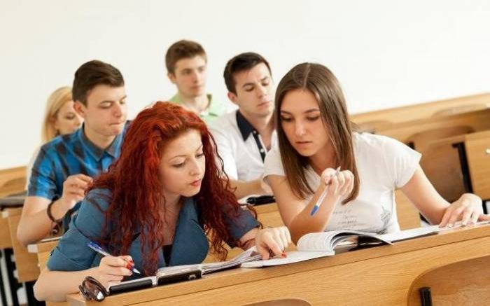 Azərbaycanda ali təhsilin qızıl qiyməti - İllik 8500 manat... azvision.az/news.php?id=30…