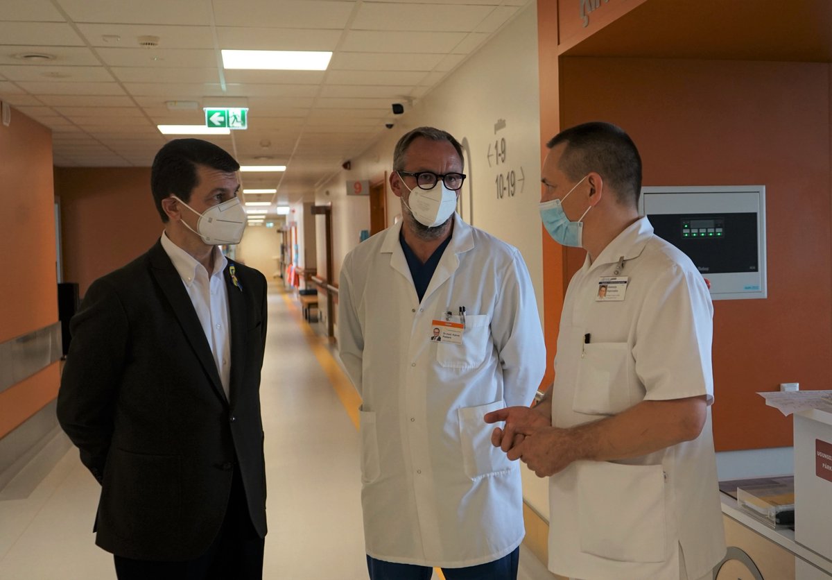 Vakar, 9. augustā, un šodien Ukrainas vēstnieks Latvijā Oleksandrs Miščenko apraudzīja Ukrainas karā cietušos, kas pašreiz ārstējas mūsu slimnīcā. 

👉: aslimnica.lv/jaunumi/zinas/….